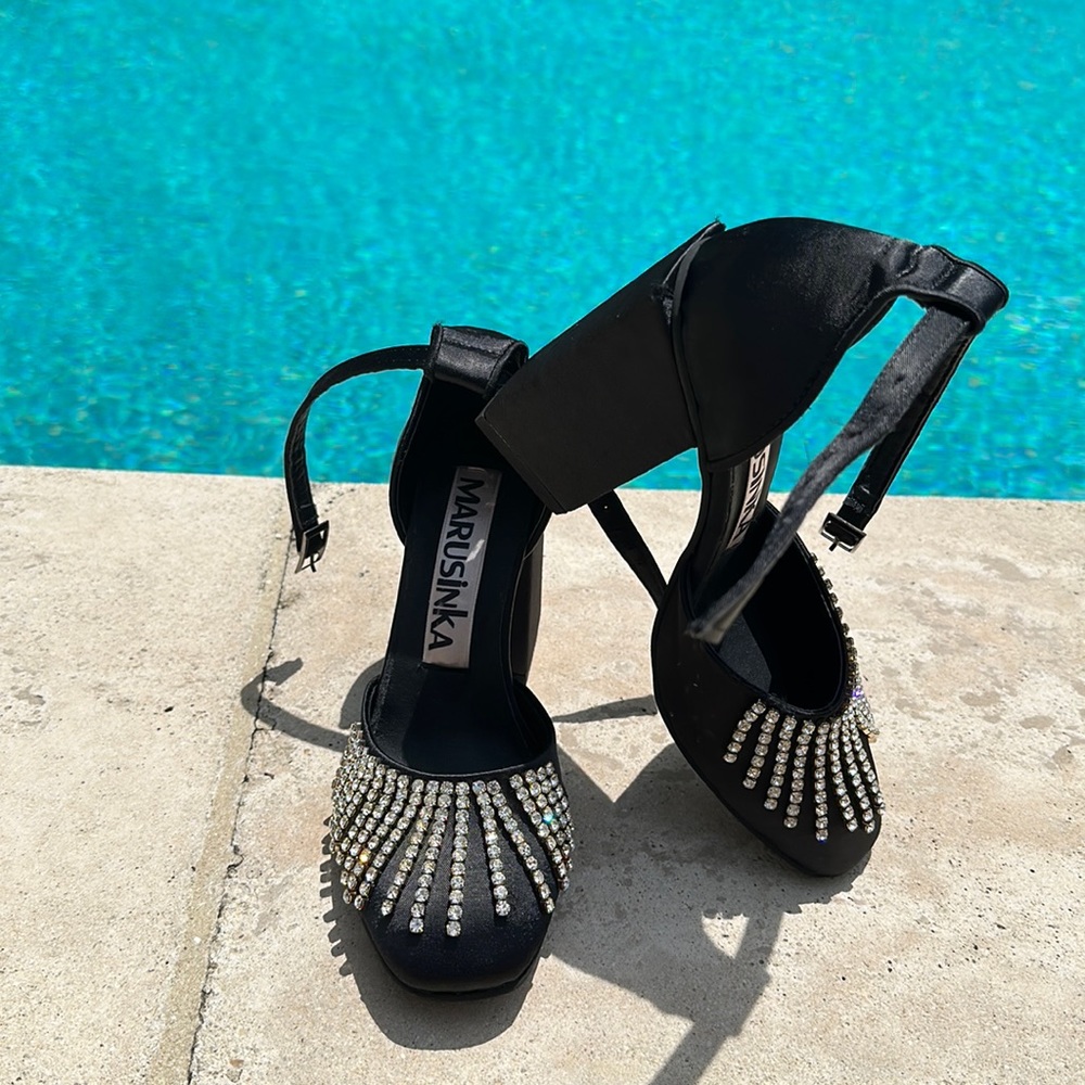 🆕 Crystal Embellished Sandals - Picture 4 of 8